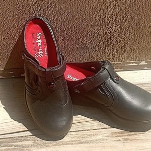 Women size 8  Black SKECHERS Shape Ups